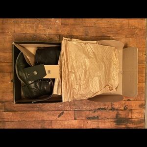 Frye boot Carson lace up size 8